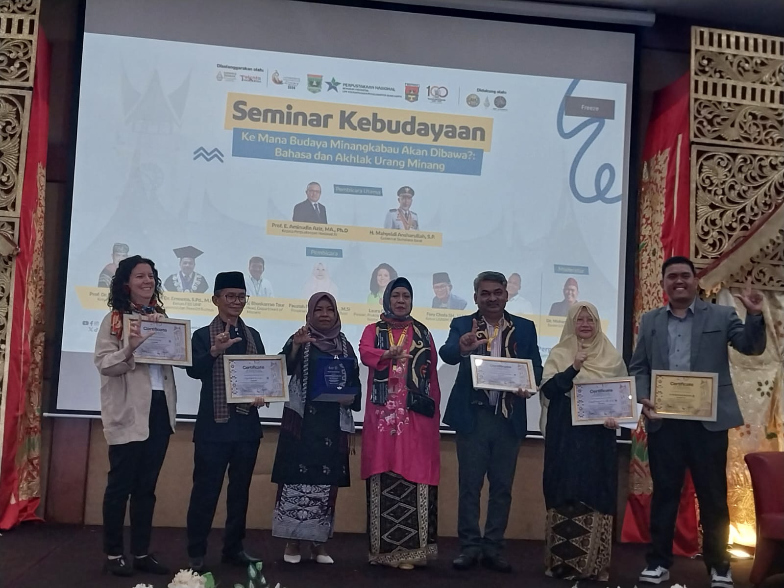 ✨ DI TENGAH GELOMBANG ZAMAN: MENJAGA JIWA DAN BAHASA RANAH MINANG ✨