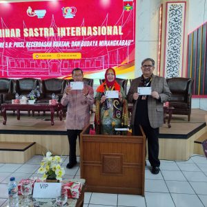 IMLF-4 BERLABUH DENGAN KEMEGAHAN: BUKITTINGGI MEMELUK DUNIA DENGAN KATA DAN BUDAYA