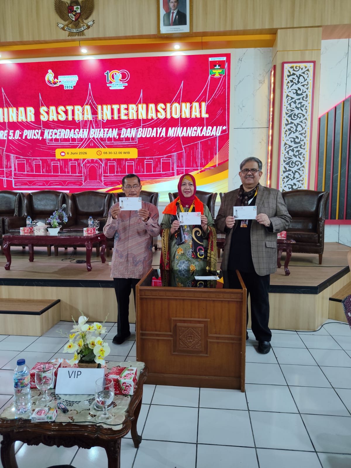 IMLF-4 BERLABUH DENGAN KEMEGAHAN: BUKITTINGGI MEMELUK DUNIA DENGAN KATA DAN BUDAYA