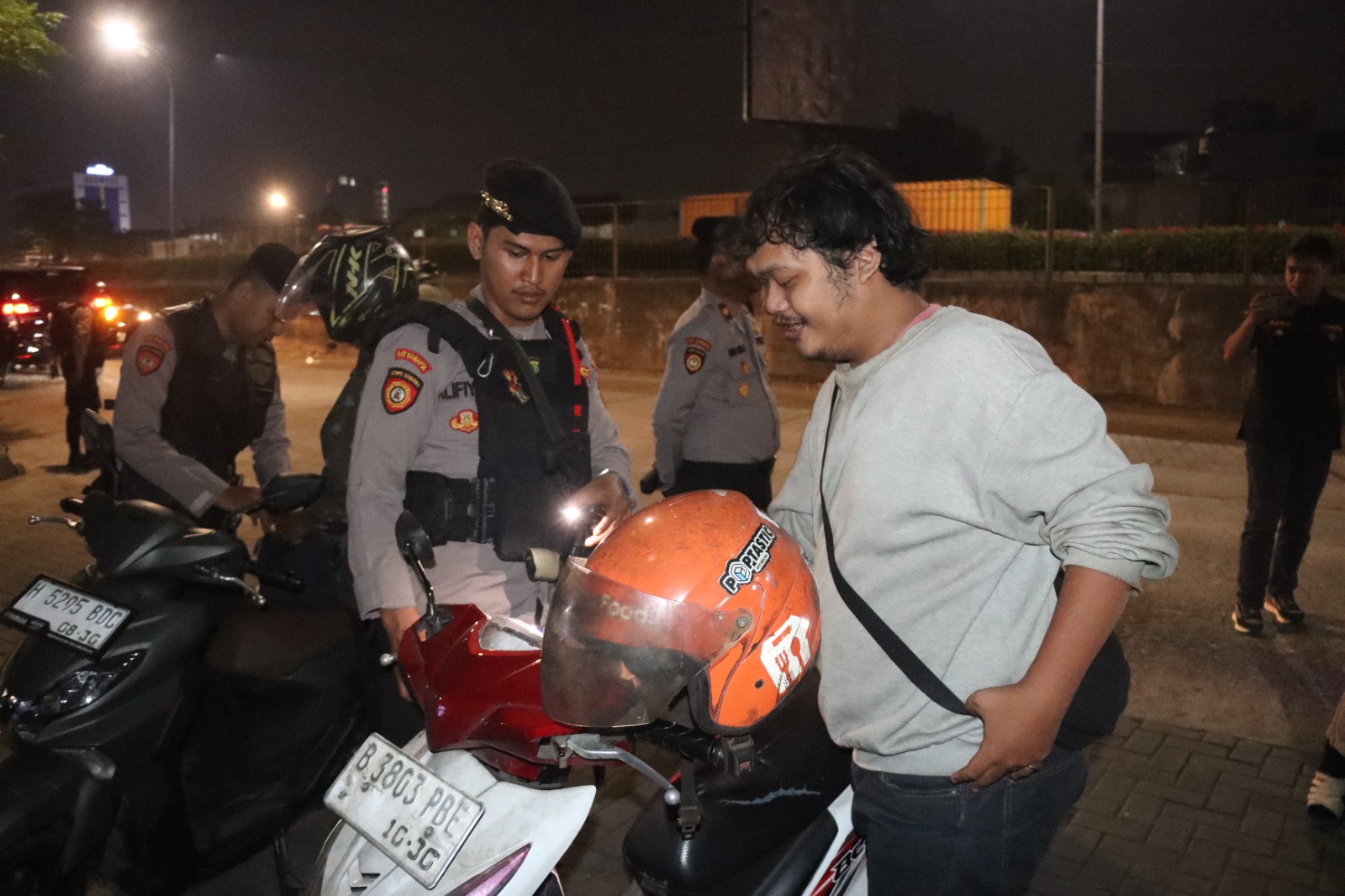 Jaga Kondusifitas, Polisi Sisir Titik Rawan Di Jakarta Barat Hingga Dini Hari