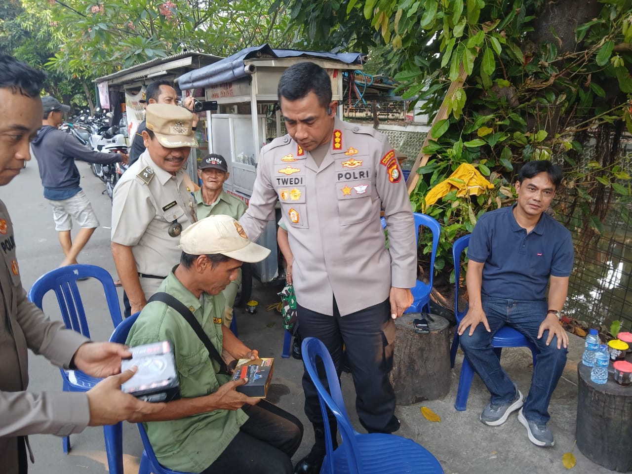 Jaga Jakarta+ On The Spot, Kapolres Metro Jakarta Barat Duduk Bareng Warga Angke Serap Aspirasi