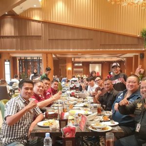 Makan Siang Bersama Ketum FERADI WPI dan Klien (Hendra Warsito/Tito) Bahas Penguatan Sinergi Advokat, Media, dan Masyarakat