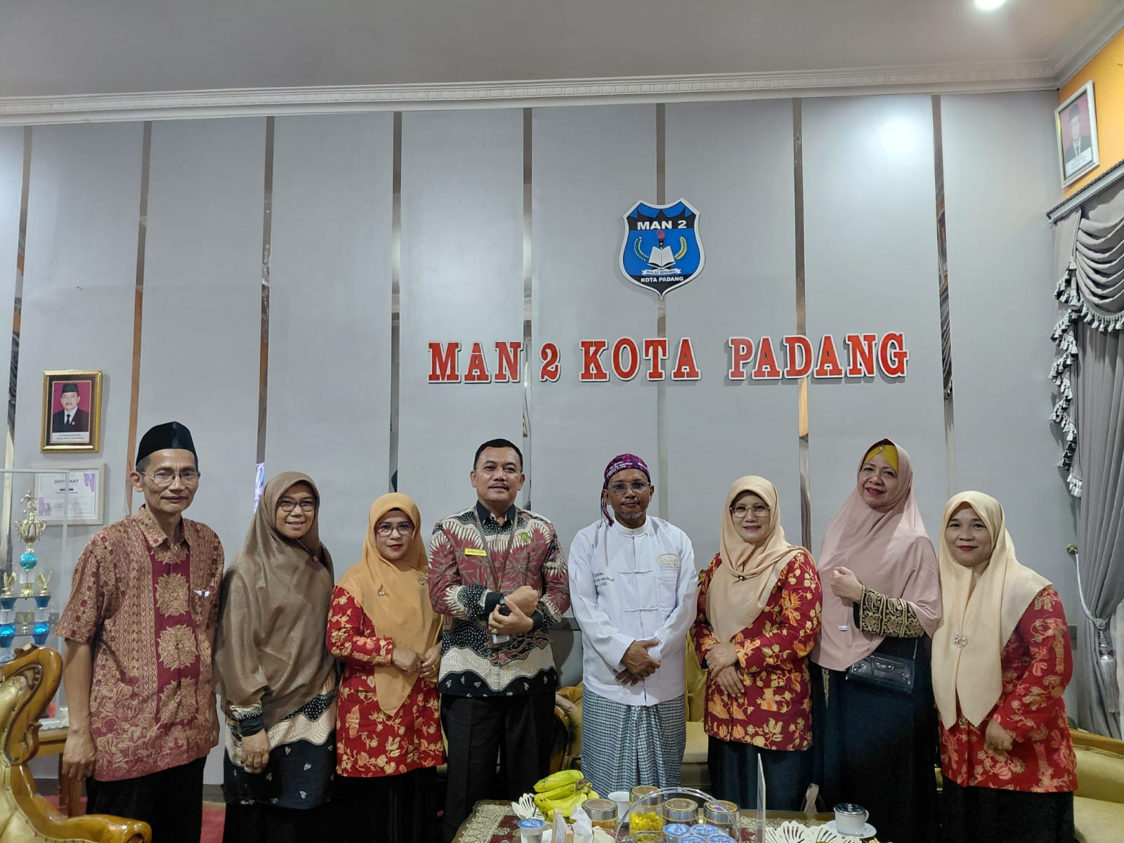 CAHAYA HATI: KATA-KATA YANG MENYENTUH JIWA DI HADAPAN SISWA MAN 2 PADANG