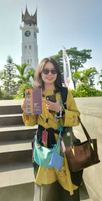 DARI SEORANG VOLUNTEER MENJADI PANITIA: PERJALANAN BERHARGA EVELINA LIMBERNIA, S. HUM DI IMLF-4