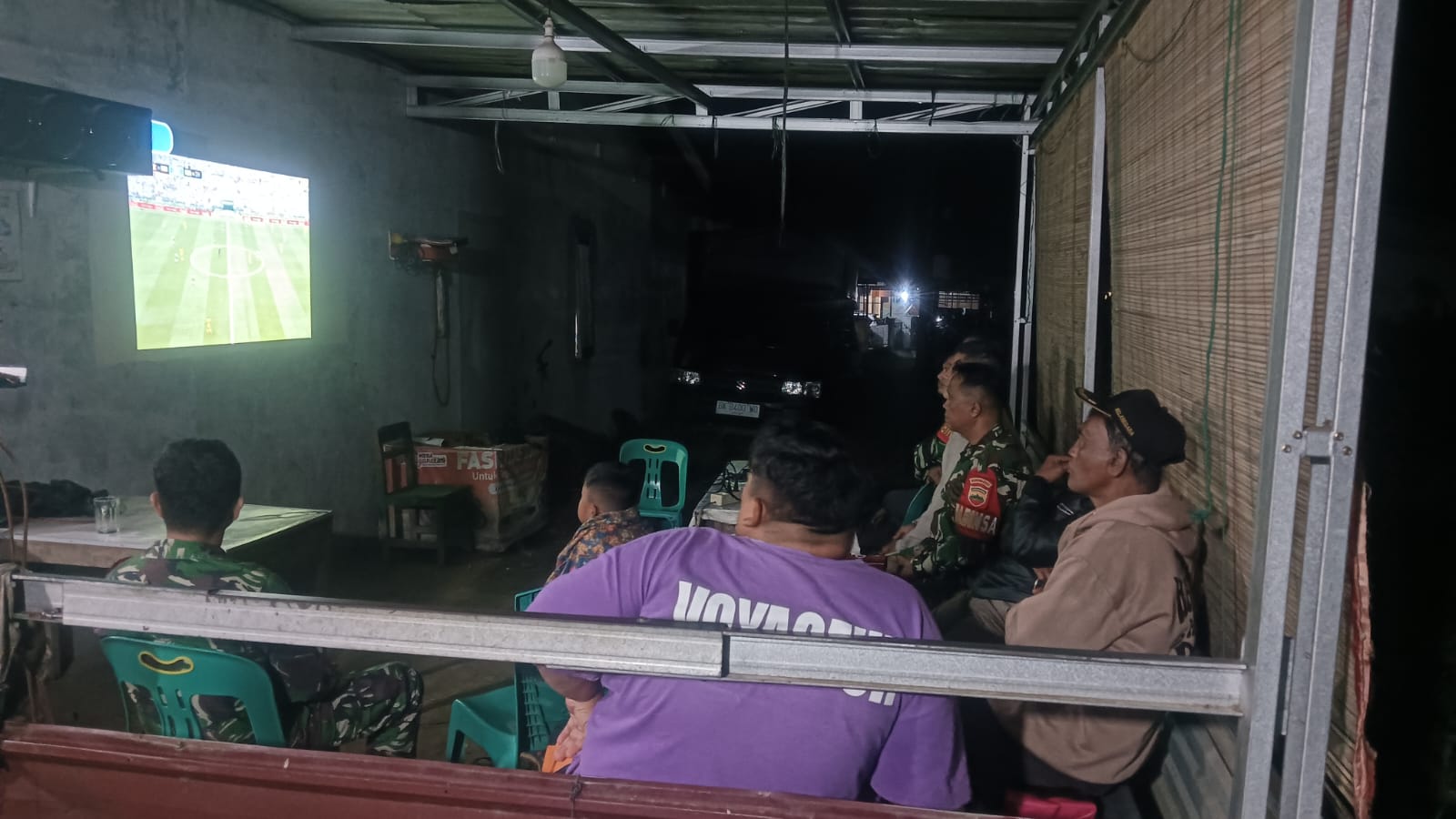 Nonton Bareng FIFA World Cup 2026, Personel Kodim 0207/Simalungun Pererat Kebersamaan dengan Warga