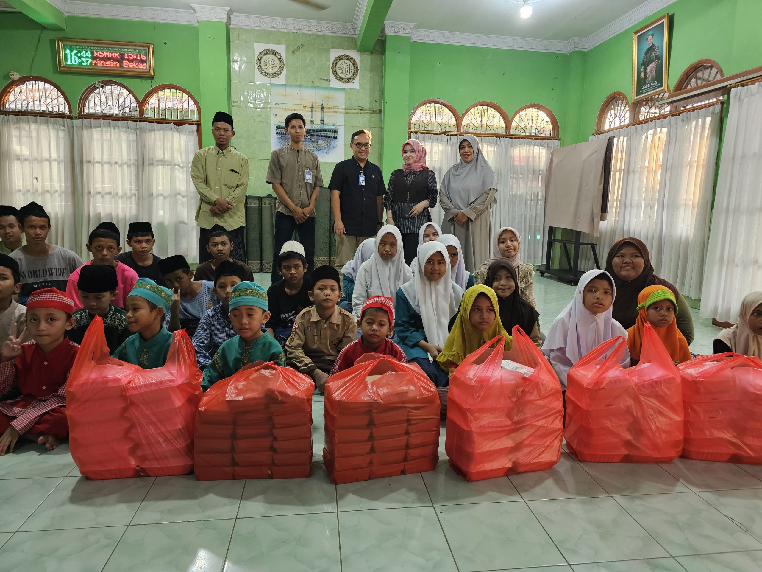 BRI BO Bekasi Tebar Kebaikan Lewat Program Jumat Berkah di Panti Asuhan Al Ikhlas Kayuringin