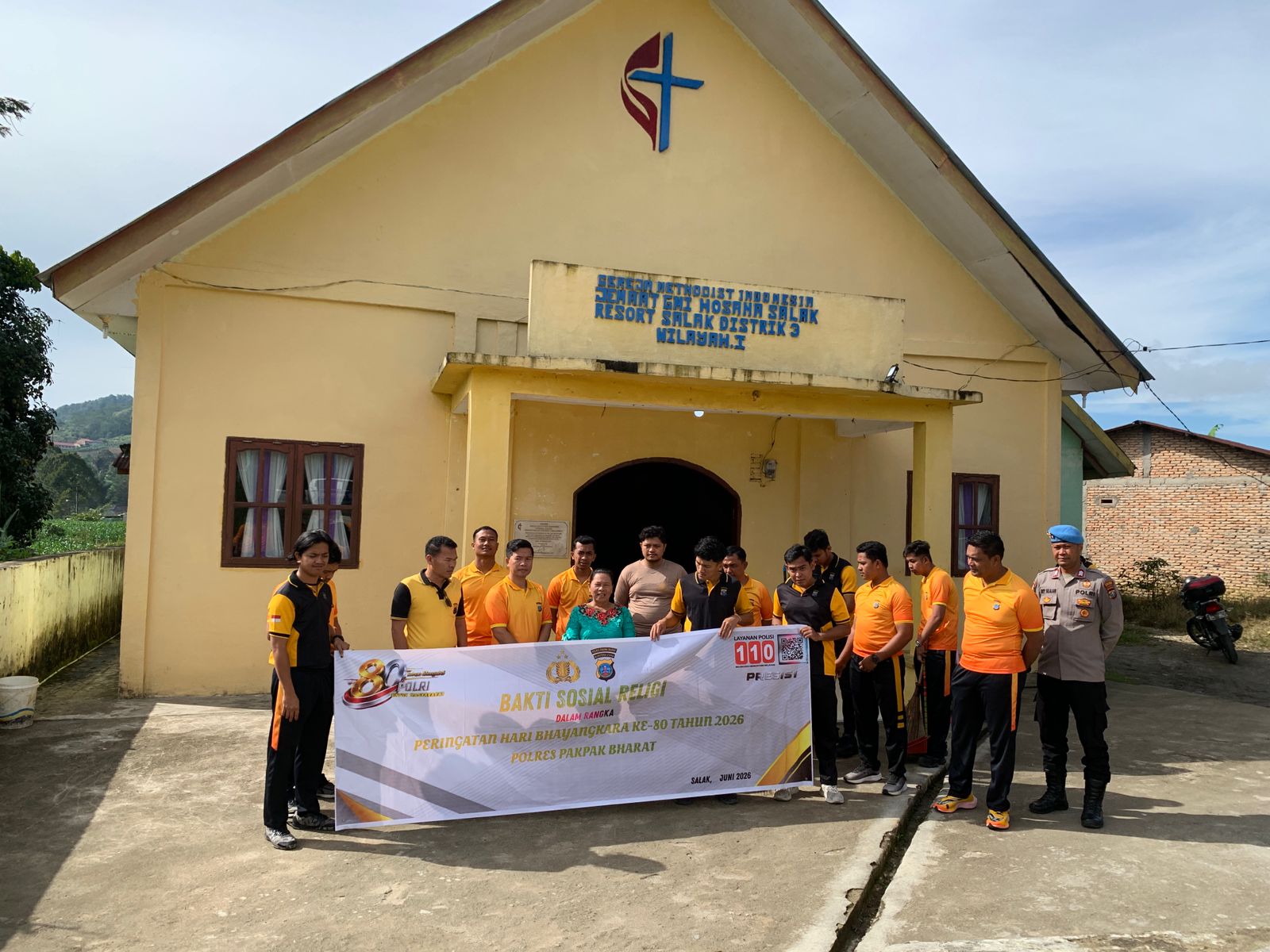 Masyarakat Berikan Apresiasi Gelar Bakti Religi Sambut HUT Bhayangkara ke – 80 Polres Pakpak Bharat Bersih – Bersih Rumah Ibadah