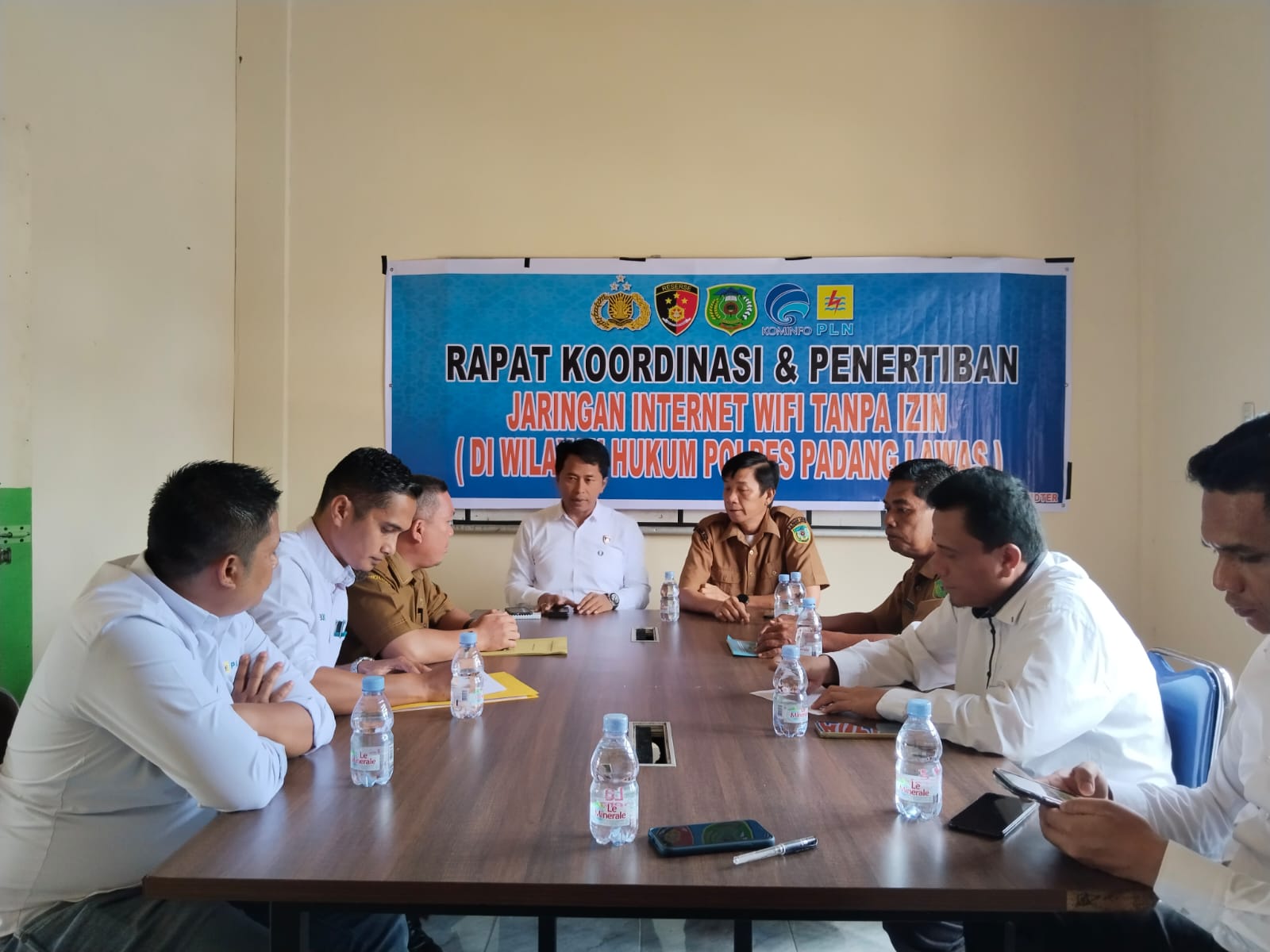 Sat Reskrim Polres Padang Lawas Gandeng Pemkab dan PLN Berantas Wi – Fi Ilegal Tanpa Rugikan Warga