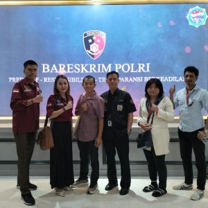 Ketua DPD Feradi WPI Jakarta Raya, Harriani Bianca Daryana dampingi Saksi di Bareskrim Polri