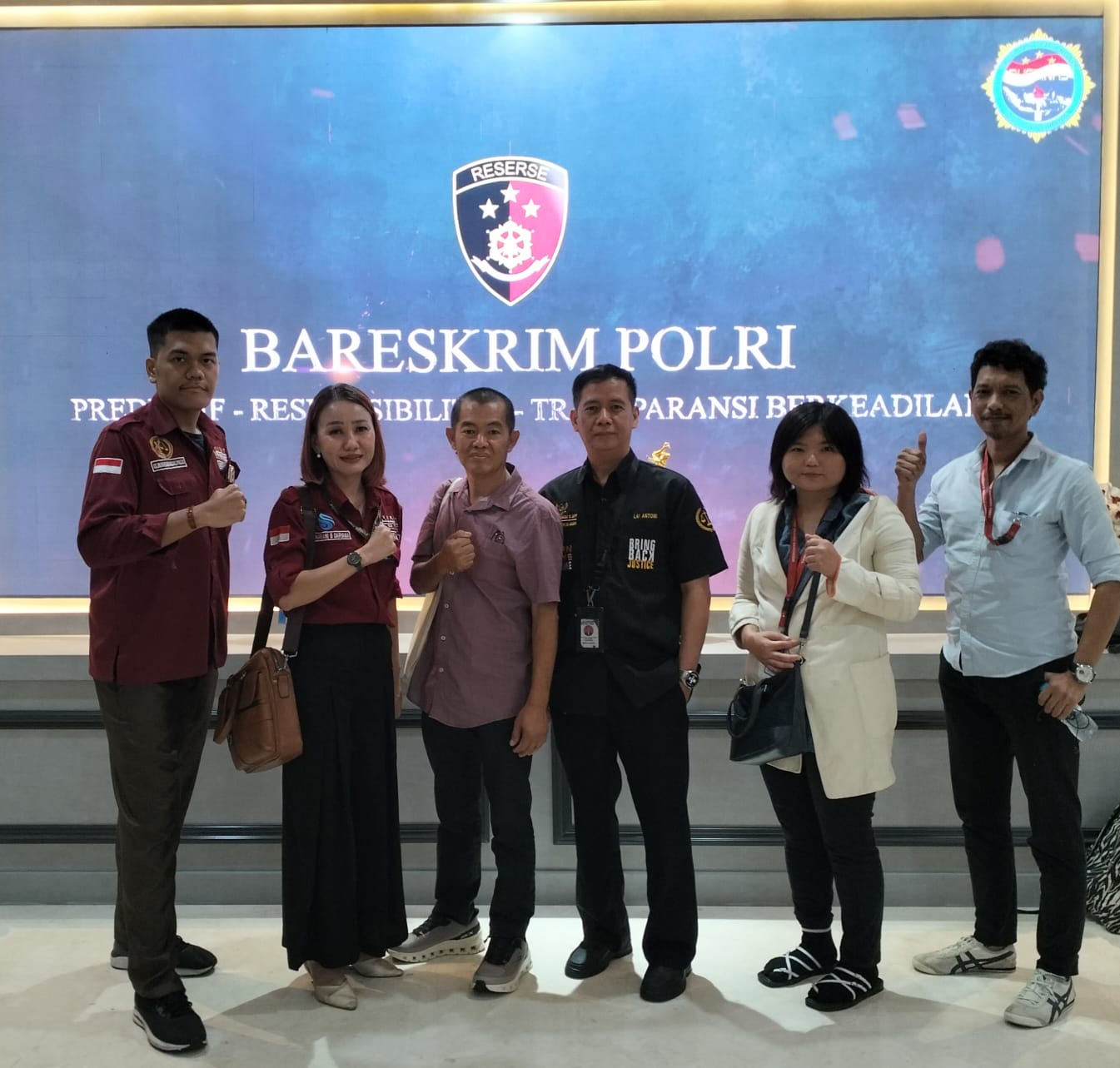 Ketua DPD Feradi WPI Jakarta Raya, Harriani Bianca Daryana dampingi Saksi di Bareskrim Polri