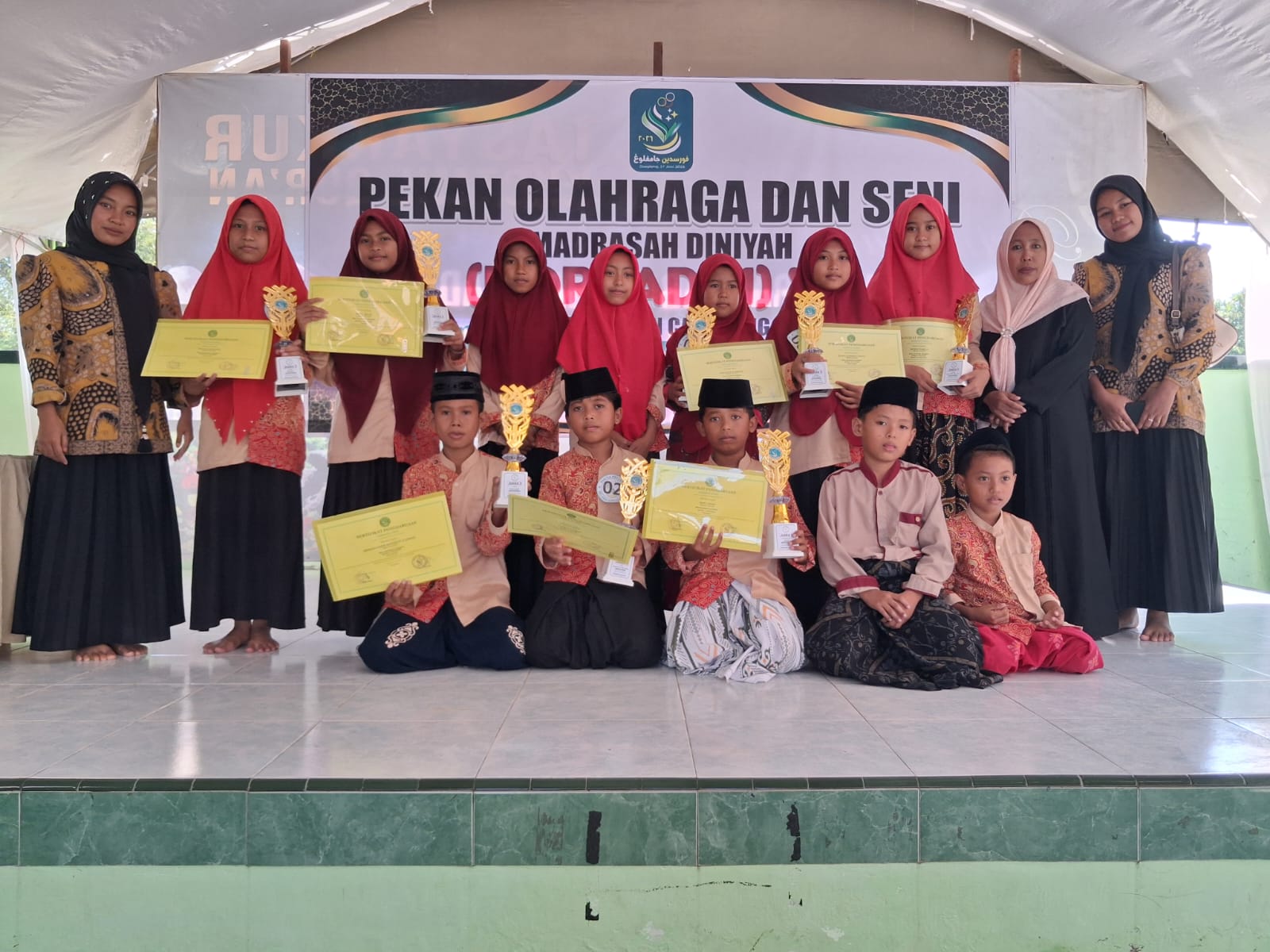 Raih Beberapa Kejuaraan PORSADIN, Santri Madrasah Miftahul Qulub Batu Karang Camplong Dapat Reward Wisata di SWP