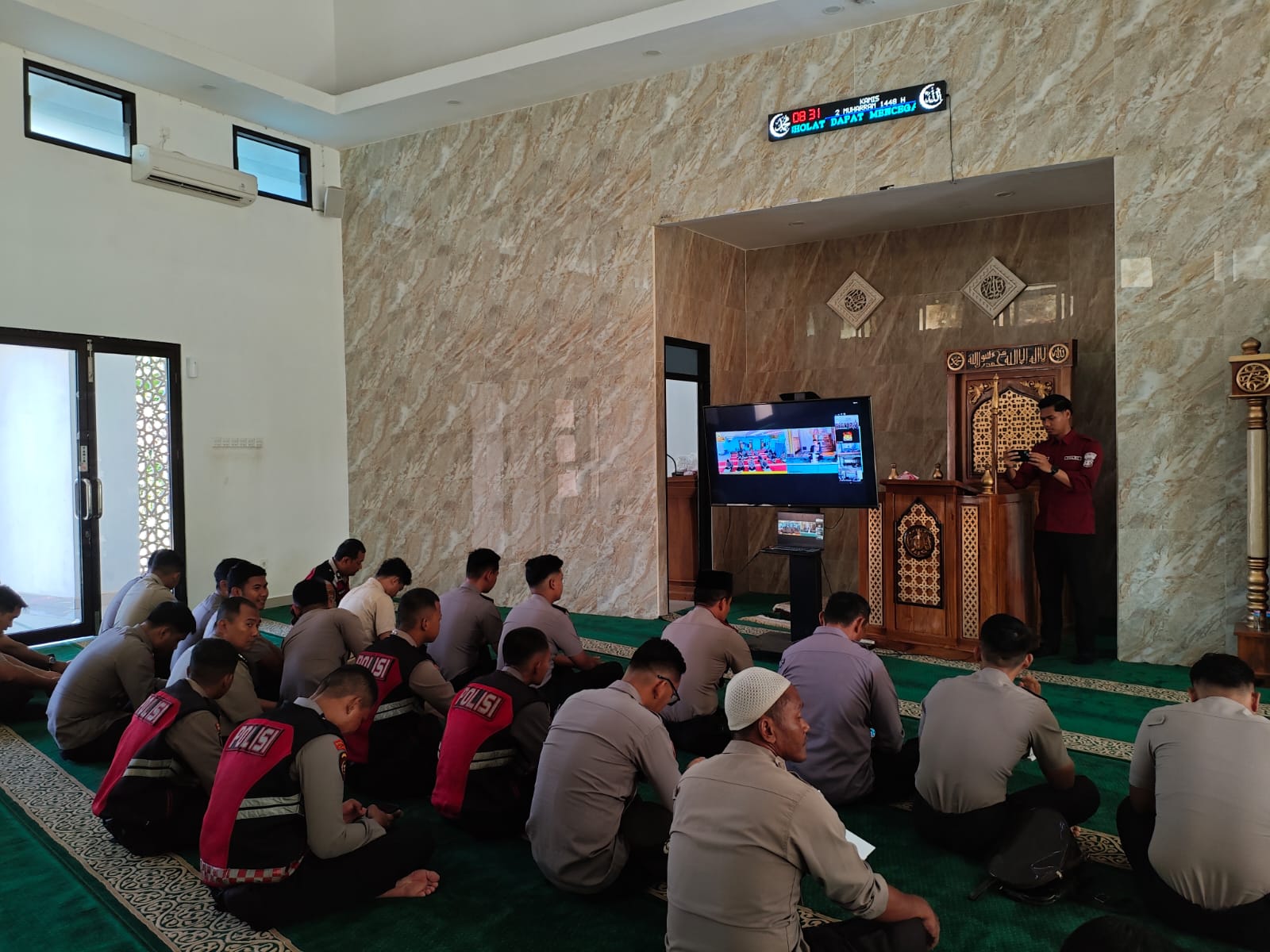 Polres Kutim Gelar Binrohtal Yasinan Dan Tausiah Virtual Perkuat Keimanan Dan Integritas Personel