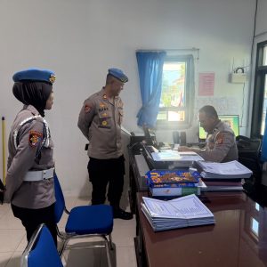SipropamPolrea Kutim Cek Disiplin Petugas Pelayanan Publik Sambut HUT Bhayangkara Ke – 80