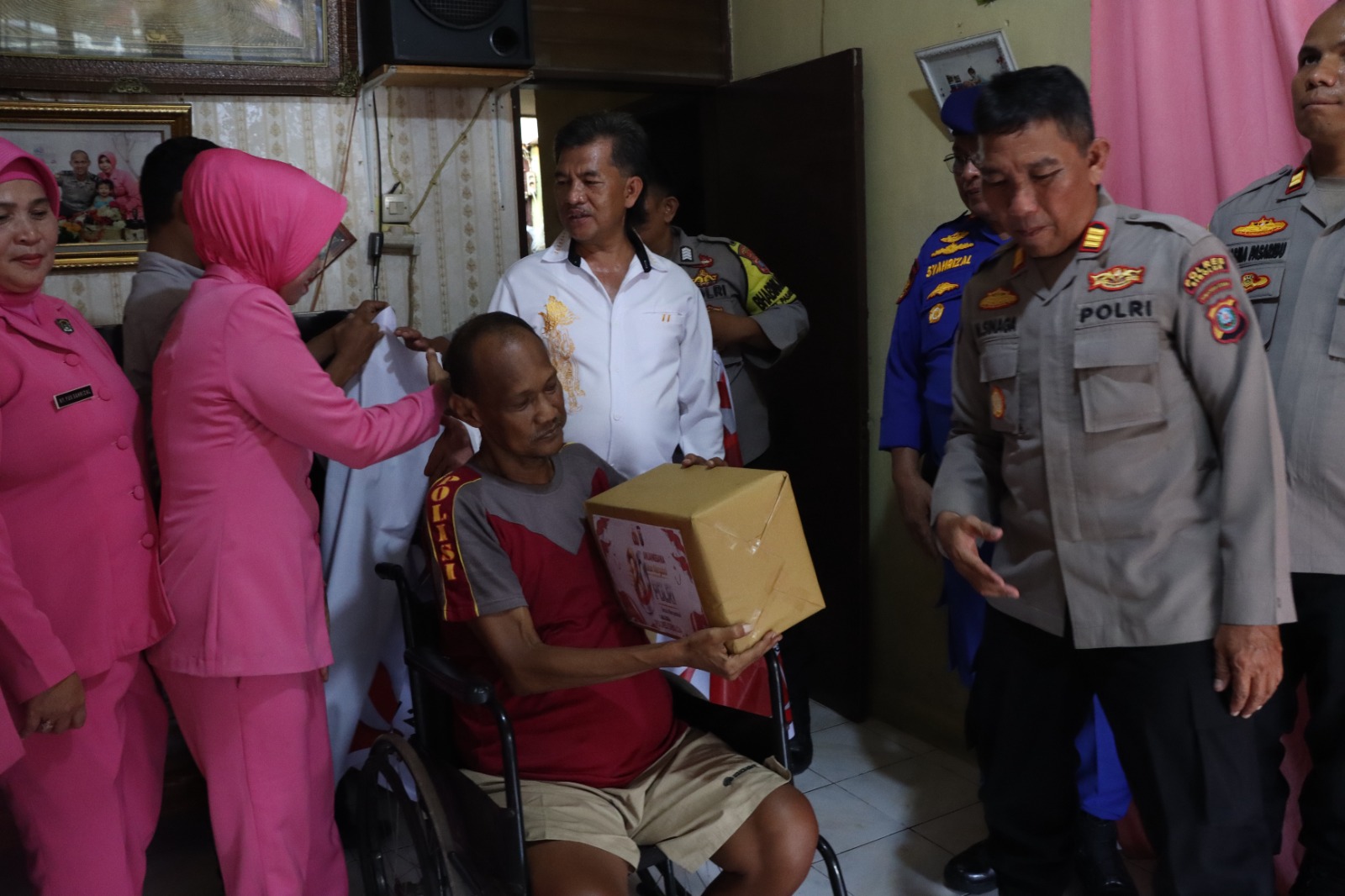 Polres Sibolga Gelar Anjangsana dan Salurkan Bantuan Sosial Kepada Purnawirawan, Warakawuri, dan Personel Sakit Dalam Rangka Hari Bhayangkara ke – 80