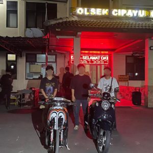 Brimob Batalyon B Pelopor Bubarkan Tawuran di Kramat Jati, 4 Remaja dan Dua Celurit Diamankan