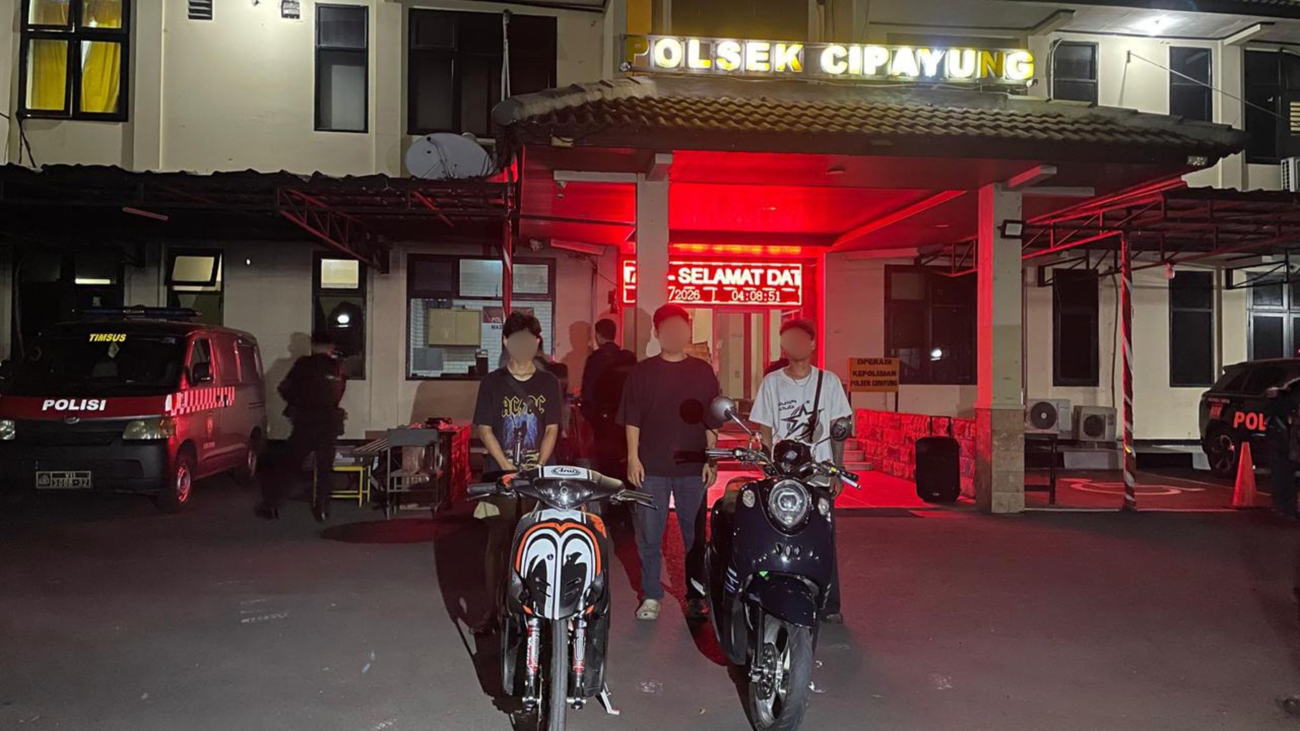 Brimob Batalyon B Pelopor Bubarkan Tawuran di Kramat Jati, 4 Remaja dan Dua Celurit Diamankan