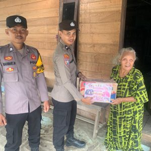 Sambut HUT Bhayangkara Ke-80, Polsek Muara Bengkal Salurkan Sembako Kepada Warga Kurang Mampu