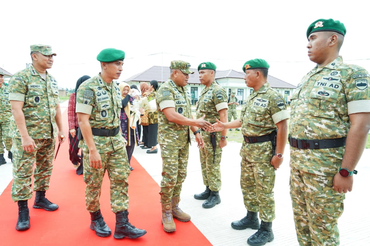 Pangdam I/BB Dampingi Wakasad Kunjungan Kunjungan Kerja ke Yonif TP 852/ABY