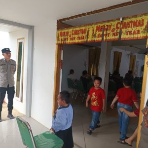 Polsek Sangkulirang Amankan Ibadah Minggu Di Gereja Bunga Bakung