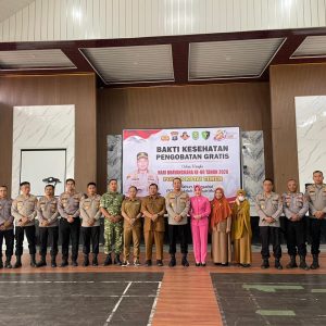 Polres Kutim Gelar Pengobatan Gratis Untuk Ratusan Warga Sangatta Selatan Sambut Hari Bhayangkara Ke-80
