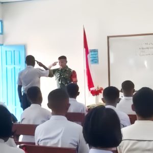 Babinsa Koramil Timika Beri Pembekalan kepada Siswa-Siswi Baru SMA Taruna Timika