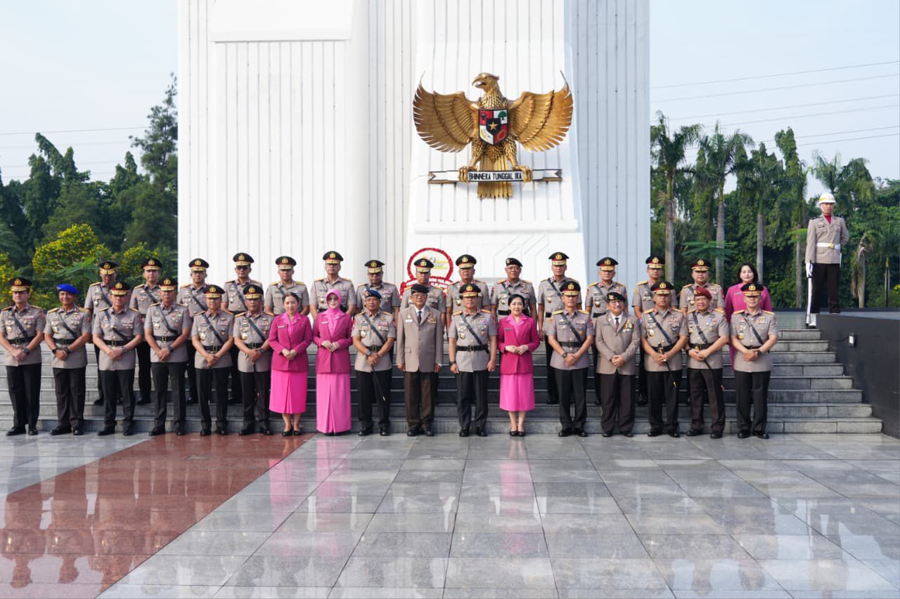 Menghormati Jasa, Melanjutkan Pengabdian: Wakapolri Pimpin Ziarah Nasional Menjelang Hari Bhayangkara ke-80