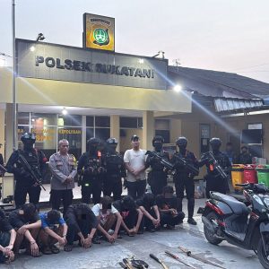 Brimob Polda Metro Jaya Gagalkan Tawuran, Delapan Remaja dan Tiga Sajam Diamankan di Sukatani Bekasi