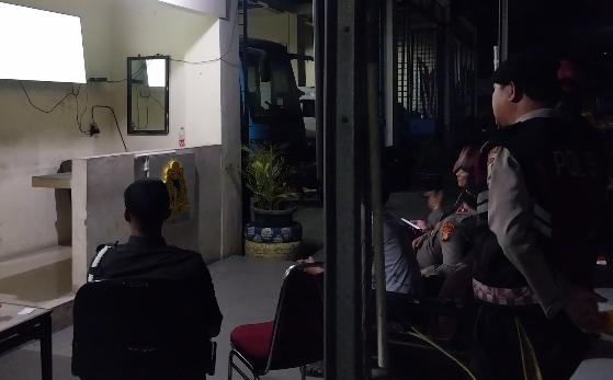 Perkuat Sinergitas & Sampaikan Pesan Kamtibmas, Polsek Kawasan Muara Baru Nonton Bareng Piala Dunia 2026