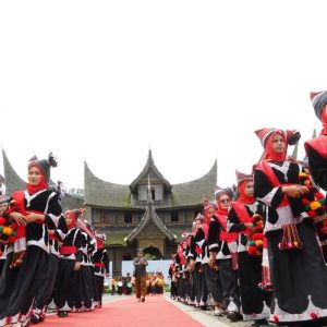 🎶HARI KEDUA FESTIVAL MINANGKABAU 2026 — LAPANGAN CINDUA MATO BERGEMAH DENGAN IRAMA ADAT, GEMBIRA ANAK NAGARI, DAN GEMA SUARA UPIAK ISIL 🥁✨