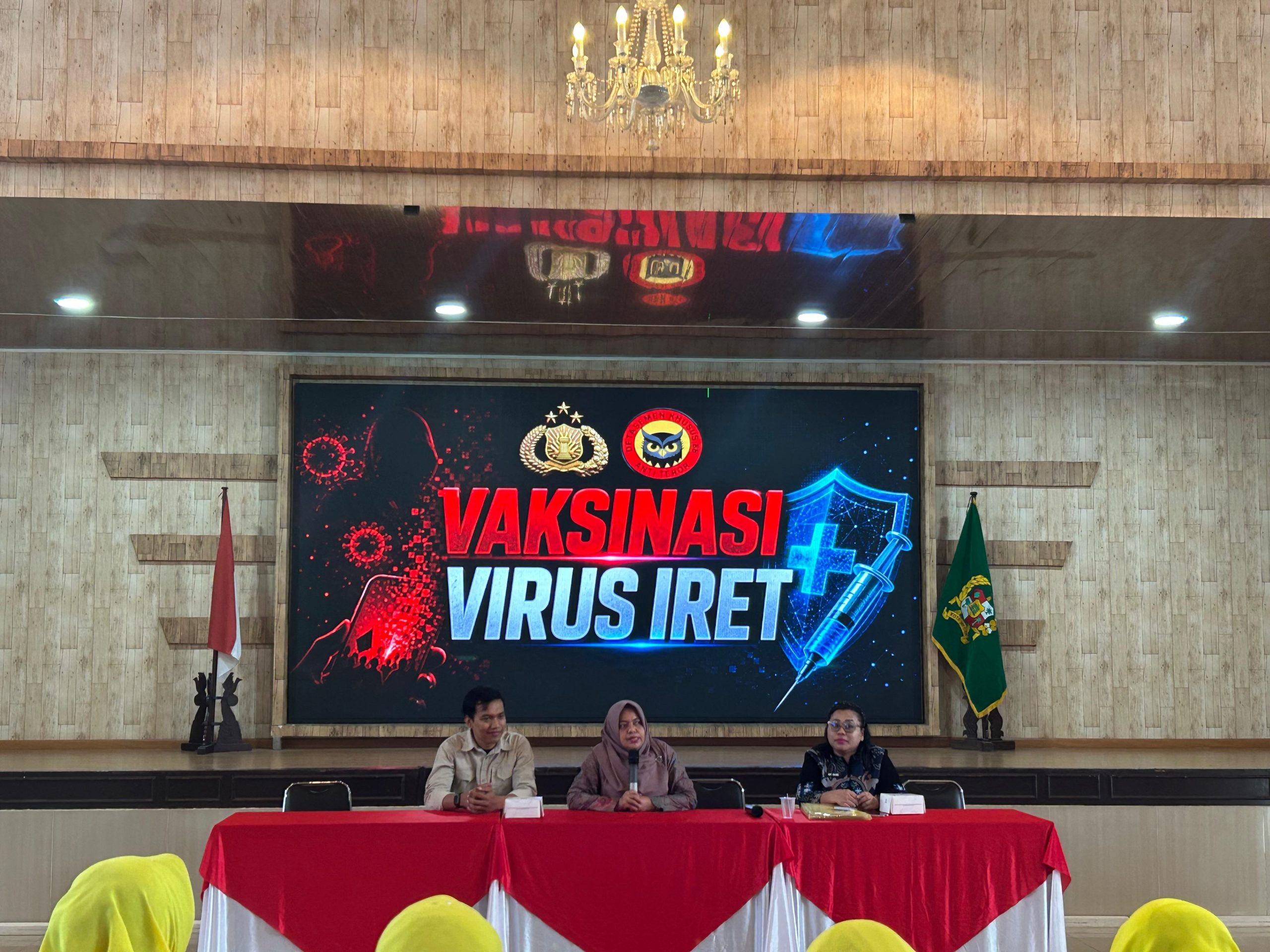 Tim Satgaswil Sumut Densus 88 AT Polri Berikan Vaksinasi IRET Kepada Ibu – Ibu di Lembaga Pemberdayaan Perempuan lanjut Usia Kota Medan