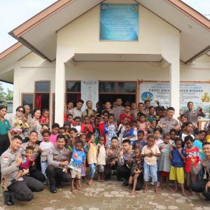 Momentum Hari Bhayangkara ke-80, Satgas Ops Damai Cartenz Pererat Kedekatan dengan Masyarakat Lewat Bakti Sosial