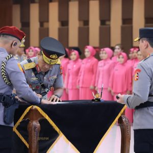 Polri Laksanakan Kenaikan Pangkat 87 Perwira Tinggi, Empat Perwira Raih Bintang Tiga