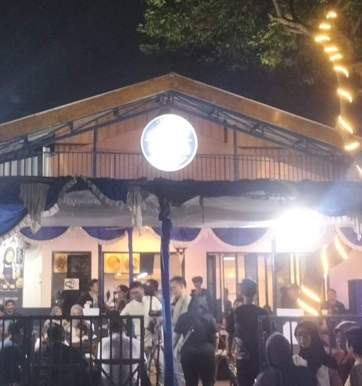 Kegiatan Foto : Grand Opening Warkop Aksara Senja Special Guest Star BAGINDAS BAND. Wujudkan Destinasi Nongkrong Baru di Depok