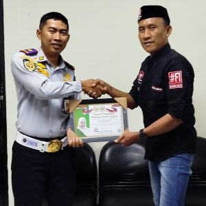 Ormas Bang Japar Silaturahmi ke Terminal Kalideres, Serahkan Piagam Penghargaan dari Fahira Idris kepada Kepala Terminal