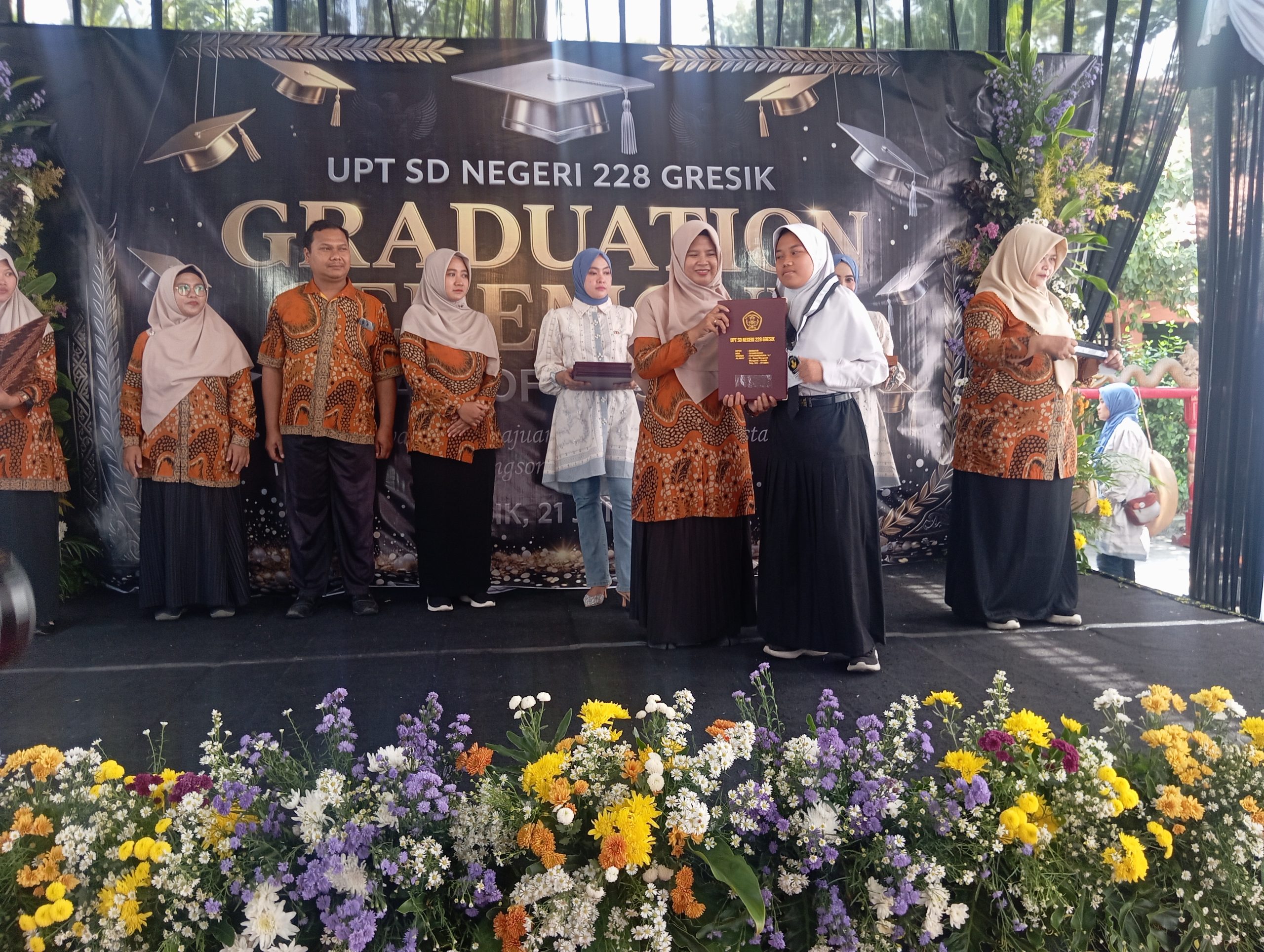 UPT SD NEGERI 228  GRESIK GRADUATION CEREMONY CLASS OF 2025/2026