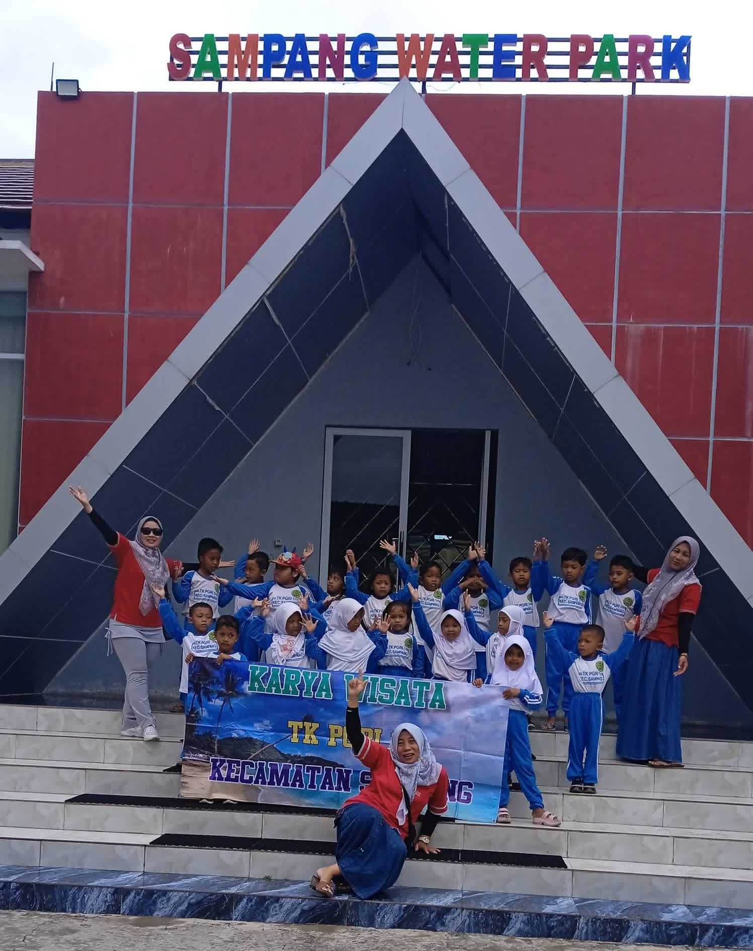 Tk PGRI 1 Ramaikan Sampang Water Park