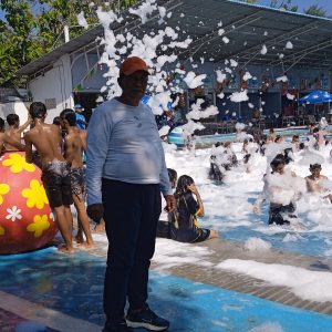 Wahana Mandi Busa Dihari Libur Minggu Masih Menjadi Daya Tarik Pengunjung Sampang Water Park