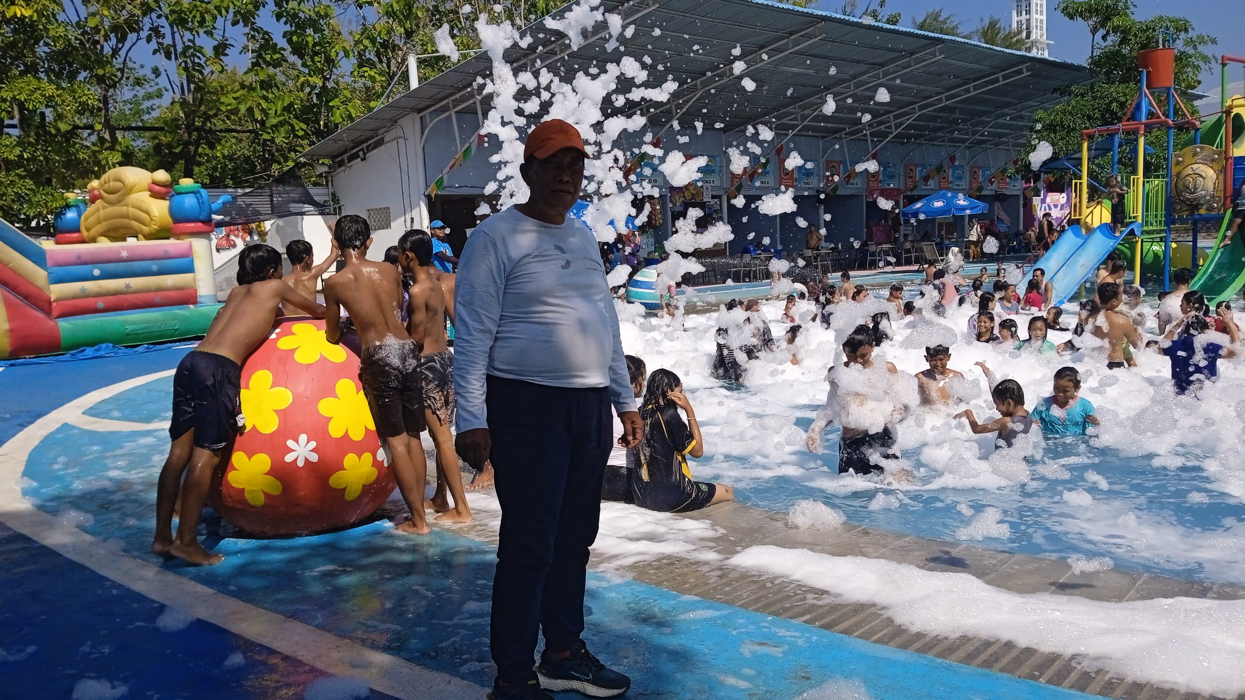 Wahana Mandi Busa Dihari Libur Minggu Masih Menjadi Daya Tarik Pengunjung Sampang Water Park
