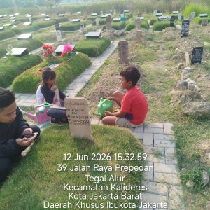 Peziarah Merasa Risih Dikawal Warga Saat Berdoa di TPU Tegal Alur, Pengelola Janji Tingkatkan Pengawasan