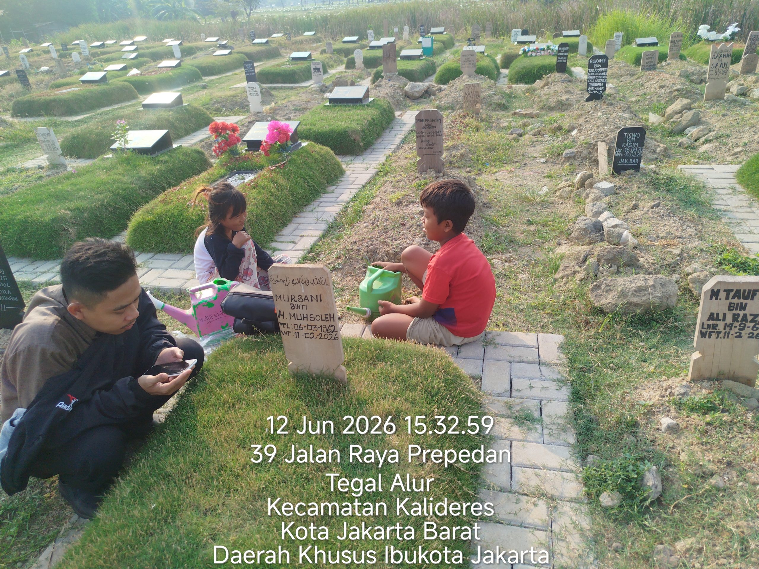 Peziarah Merasa Risih Dikawal Warga Saat Berdoa di TPU Tegal Alur, Pengelola Janji Tingkatkan Pengawasan