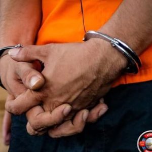 Dua pemulung diduga curi laptop di toko CCTV, satu pelaku ditembak karena melawan saat ditangkap